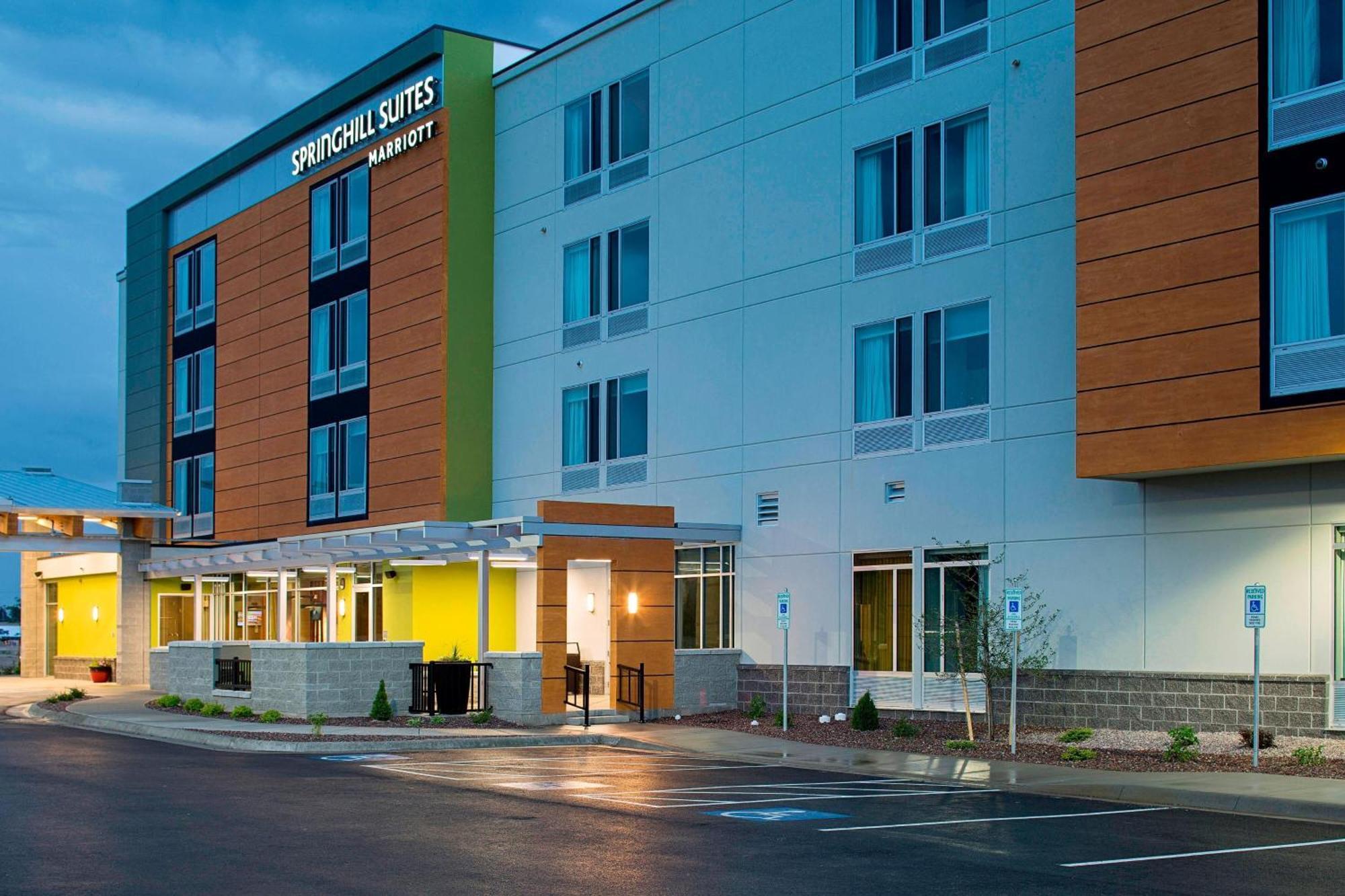 สปริงฮิลล์ สวีท คาลิสเพลล์ Hotel คาลิสเปล ภายนอก รูปภาพ